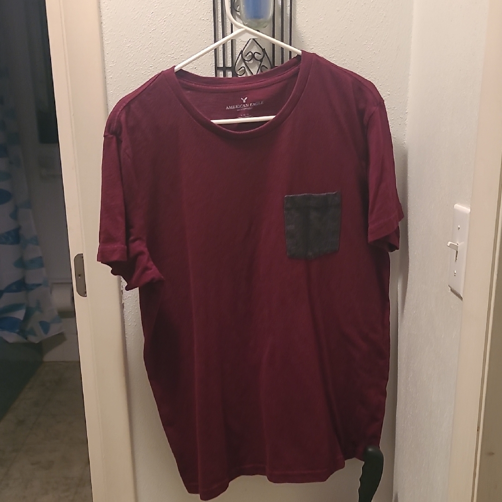American Eagle Outfitters Men's Burgundy T-Shirt with Black Pocket